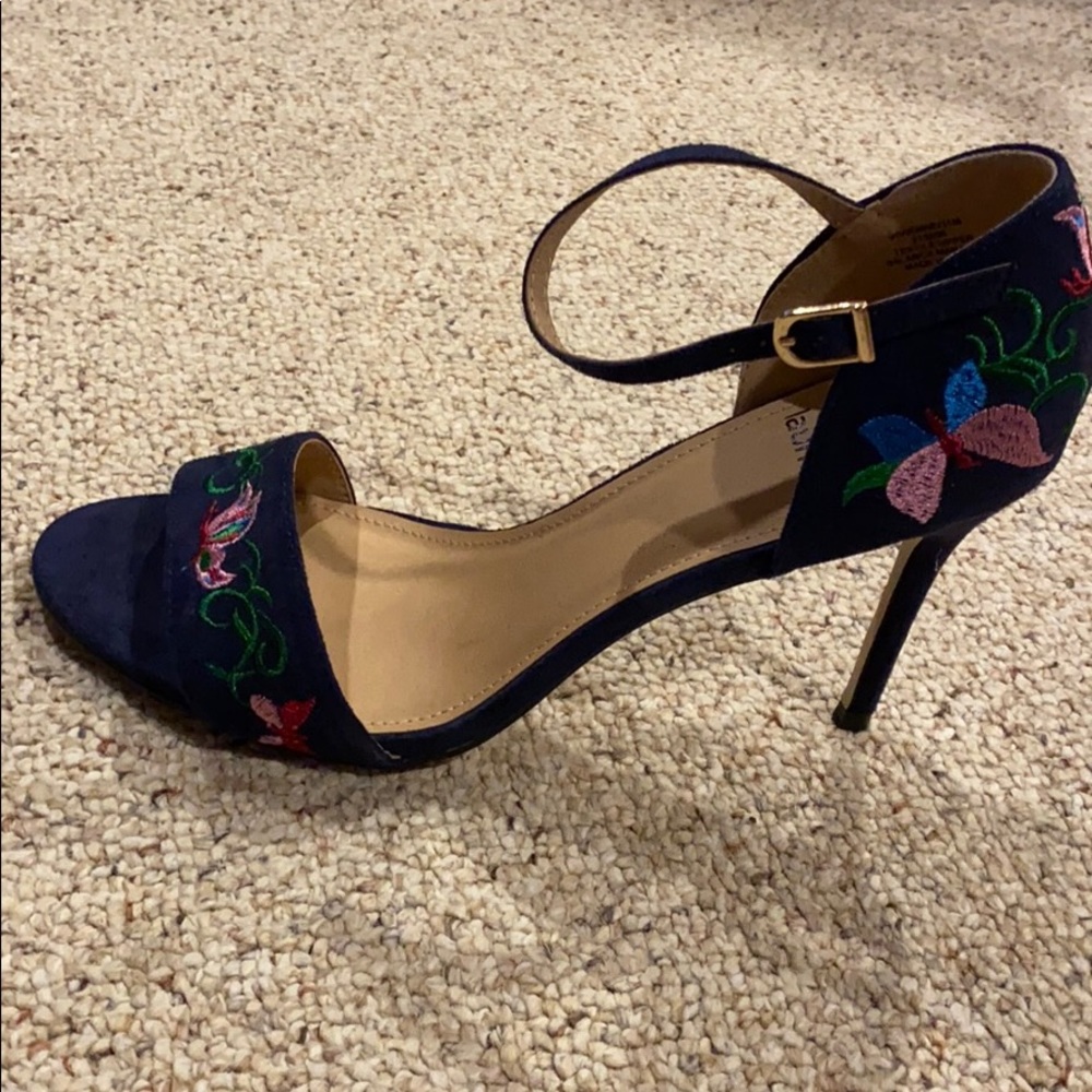 NWT Floral heels